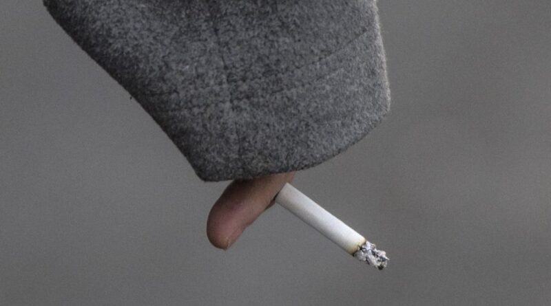 Kanada, yalnızca ambalaja değil her sigaraya ihtar koyacak