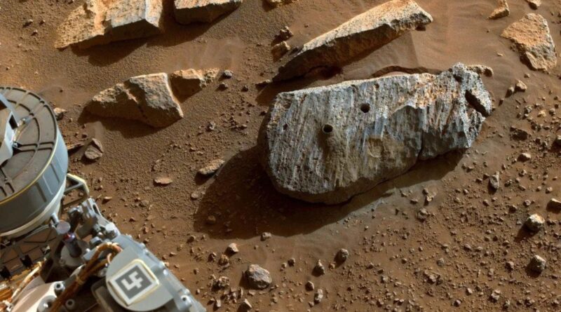 Nasa'nın Perseverance Mars Gezgini, Su İle Temas Halinde Olduklarına Dair İşaretler Kapsayan Kaya Misali Topladı